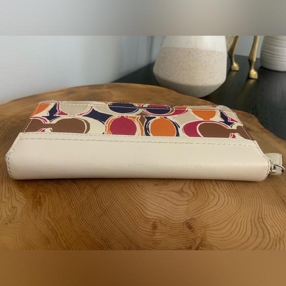 ⭐️ SOLD..Coach wallet - Picture 2 of 7
